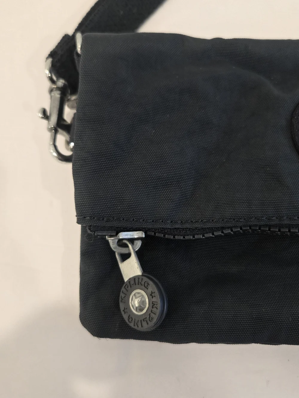 Kipling Black Canvas Zip Wristlet Purse Clutch Many Compartments 8 X 5